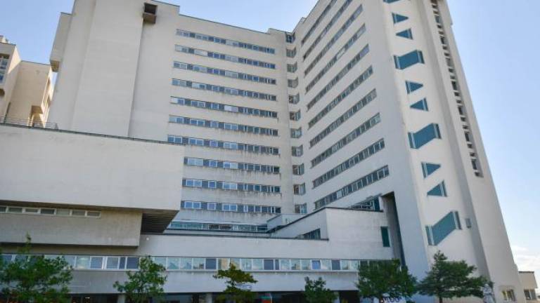 FJK: rahlo povečanje števila pacientov v bolnišnici