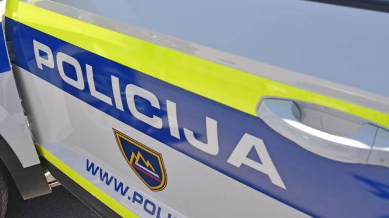 Koprski policisti pridržali dva tihotapca migrantov