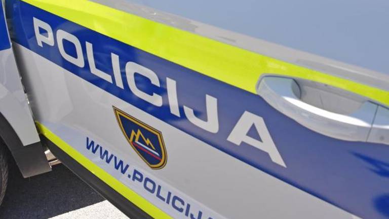 Moški z nožem nadlegoval turiste v Piranu