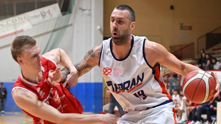 Tesen poraz Jadrana na domačem parketu