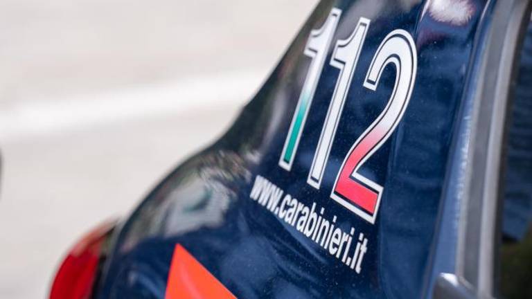 Z goljufijo lažnega ropa 75-letnici odnesla nakit