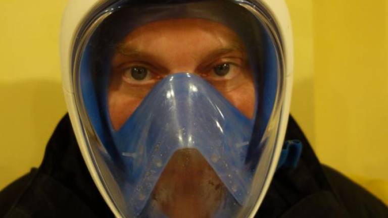 Če te pred virusom ščitita maska za potapljanje in filter sesalca ...