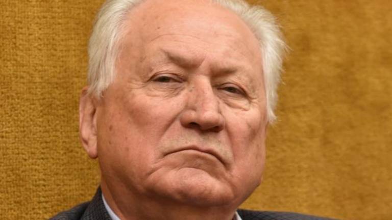 Černetova nagrada za leto 2025 politiku in podjetniku Hadrijanu Corsiju