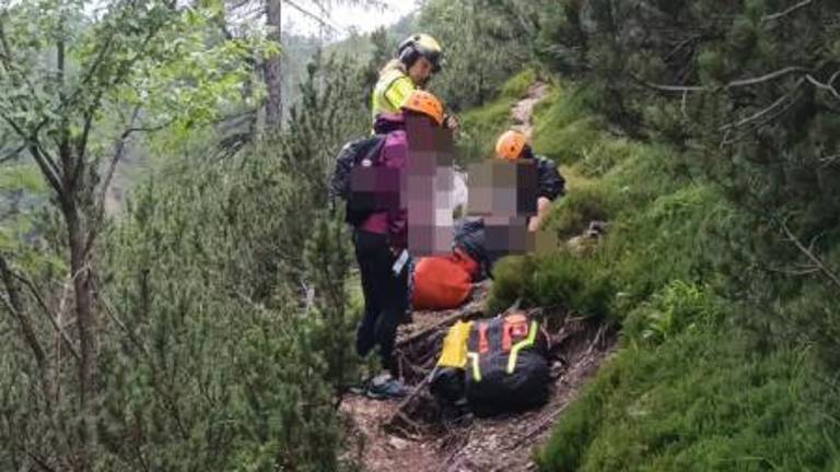 Pohodnico reševali s helikopterjem