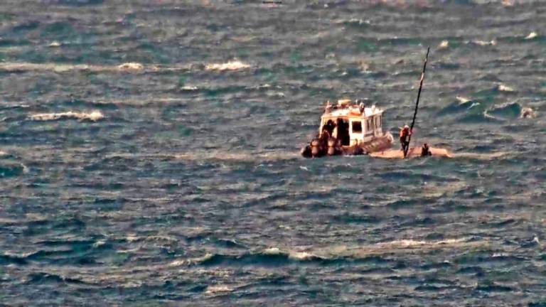 Pomorski policisti rešili mlada jadralca