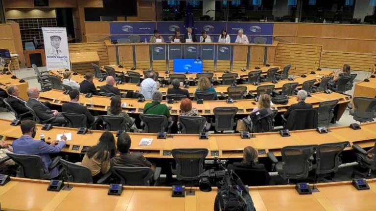 V Evropskem parlamentu poklon Borisu Pahorju (VIDEO)