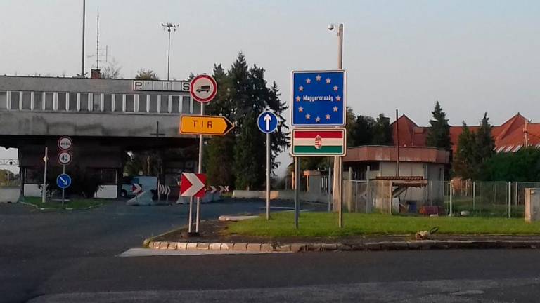 Poklukar: Nadzor na mejah z Madžarsko in Hrvaško naj bi podaljšali za 20 dni