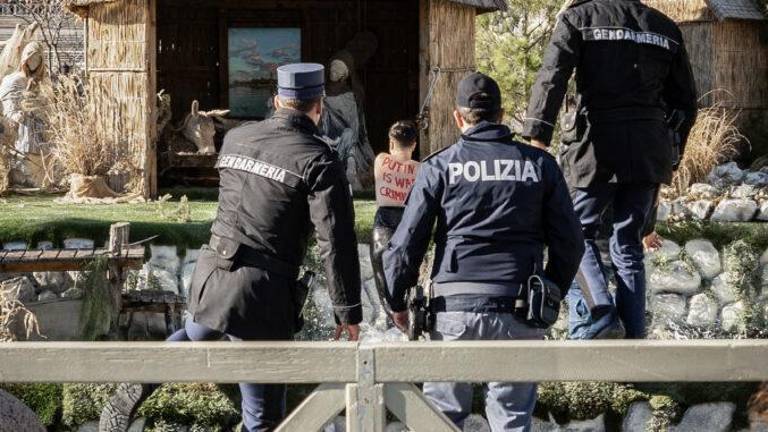 Iz gradeških jaslic poskušala odnesti Jezuščka