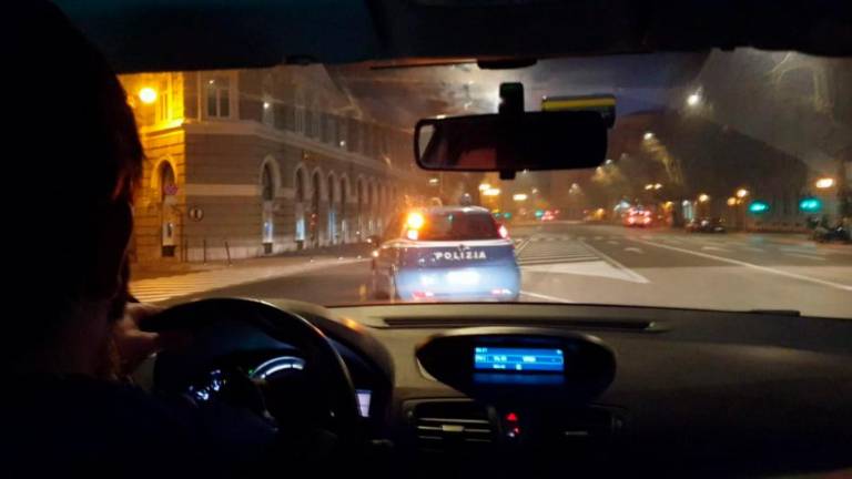 Policisti rešili žensko pred usodnim dejanjem