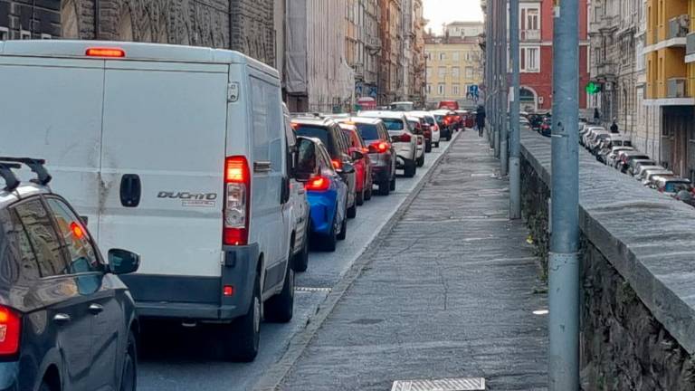 Zaradi nesreče prometni kolaps v smeri mestnega središča