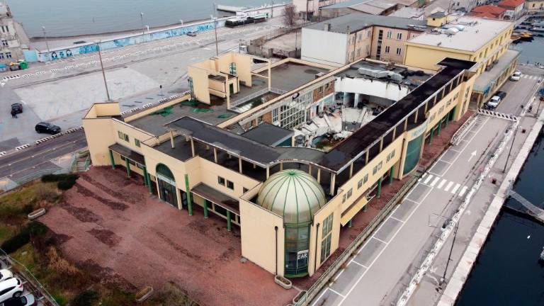 Vsi štirje osumljenci na sojenje zaradi zrušitve bazena