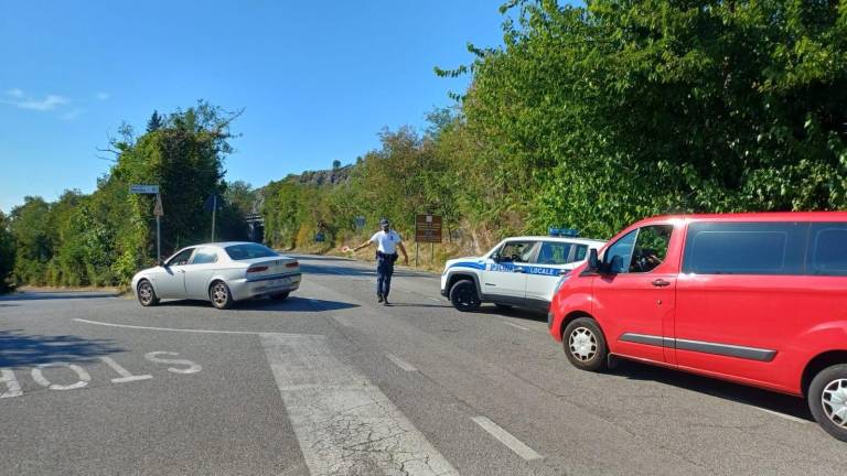 Zaradi požara zaprli cesto med Selcami in Doberdobom