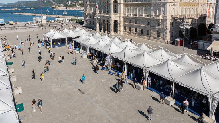 Sto predavanj in tristo predavateljev o možganih v času UI
