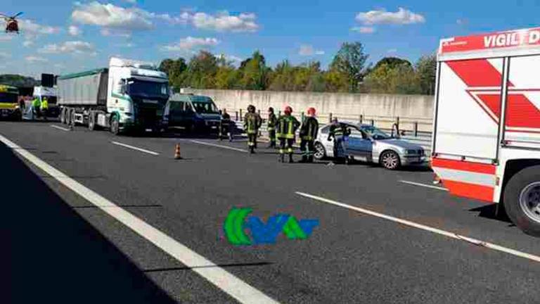 Na avtocesti A4 trčila avtomobil in tovornjak