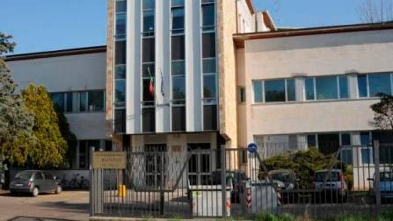 Prvi primer okužbe v šolah FJK