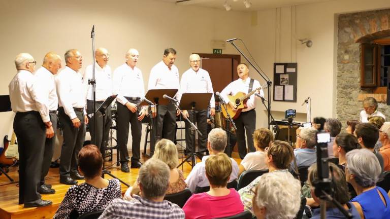 Pevski poklon Oliverju Dragojeviću