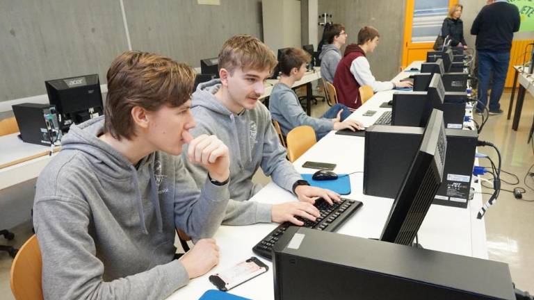 Izkoriščajo priložnosti dvojezičnega prostora