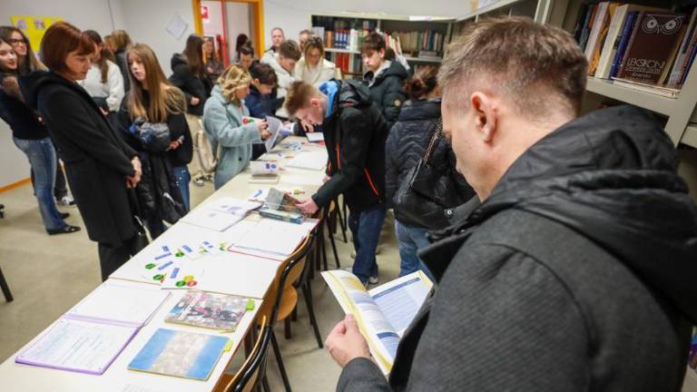 Slovenske drugostopenjske srednje šole na stežaj odprle vrata