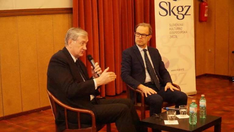 Vojno je treba čim prej ustaviti in poiskati diplomatsko rešitev