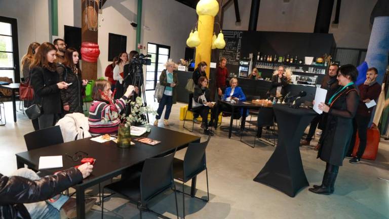 Zgodovino prikazujejo skozi zgodbe ljudi