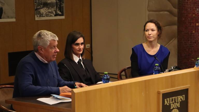 Igor Komel, Arjeta Ajvezi in Petra Škarja (FOTO K.D.)