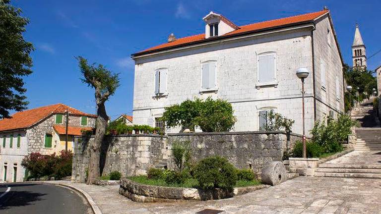 Na otoku Brač novo žarišče okužb, razglasili bodo karanteno