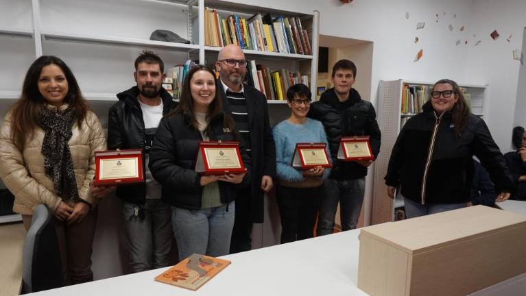 Veslač, kamišibajkarka in pustarji