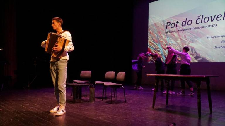 Proslava na krilih dijaške ustvarjalnosti