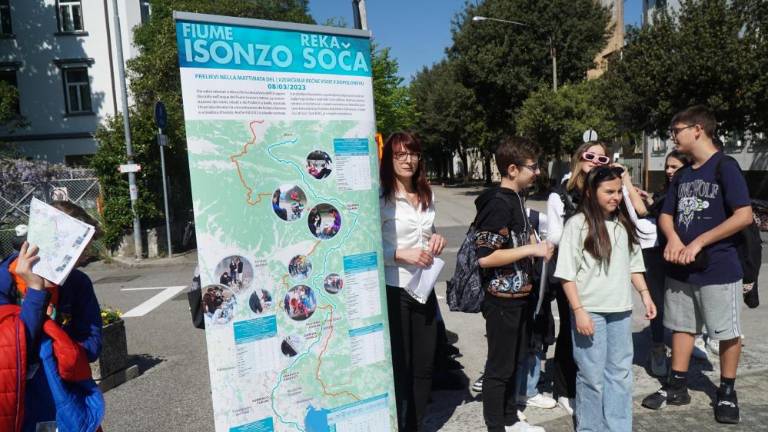 Izsledke strnili na dvanajstih dvojezičnih panojih