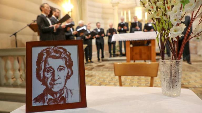 Poskusom ponižanja je pokončno kljubovala