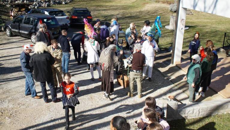 Na goriškem Krasu skrbno negujejo pustno dediščino (FOTO)