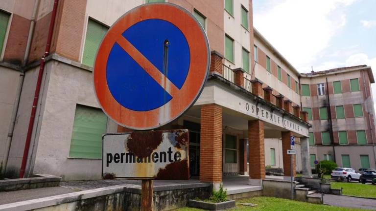 Zavrnjena prošnja za referendum o porušenju nekdanje bolnišnice