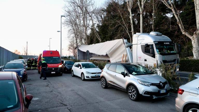 Tovornjak izgubil tovor drogov