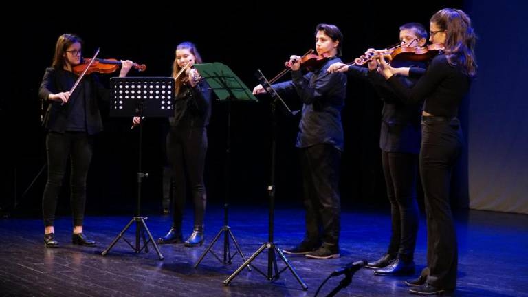 Proslava na krilih dijaške ustvarjalnosti