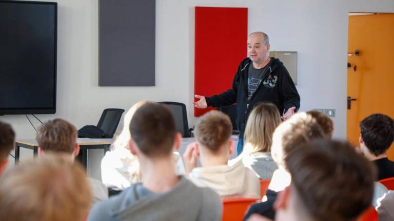 Dijake je opozoril na nevarnost drog, tobaka in alkohola