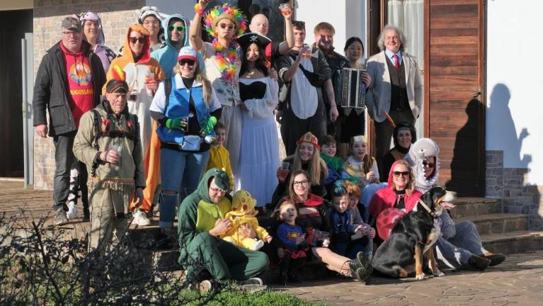 Na goriškem Krasu skrbno negujejo pustno dediščino (FOTO)