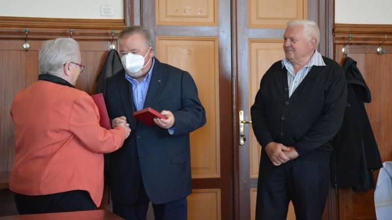 Pavšiču zlata plaketa