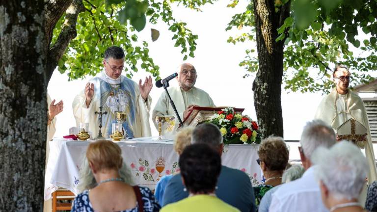 Veliki šmaren tudi letos privabil na Tabor številne vernike