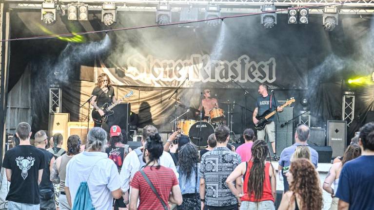 Julija se vrača StonerKras