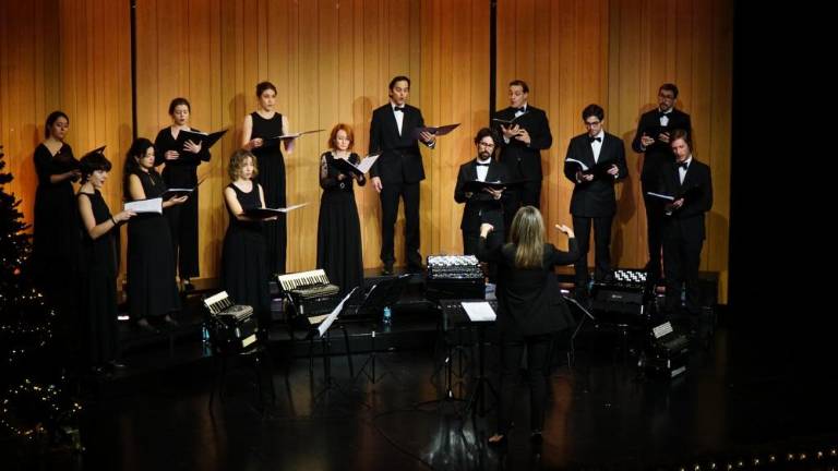 Glasbeni poziv k miru, ki prevzema in prebuja