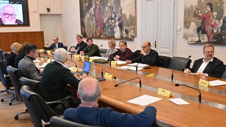 Kmalu znana polovica članov paritetnega odbora