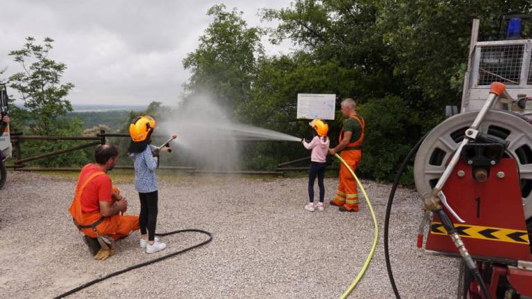 Otroke učijo osnov požarne varnosti