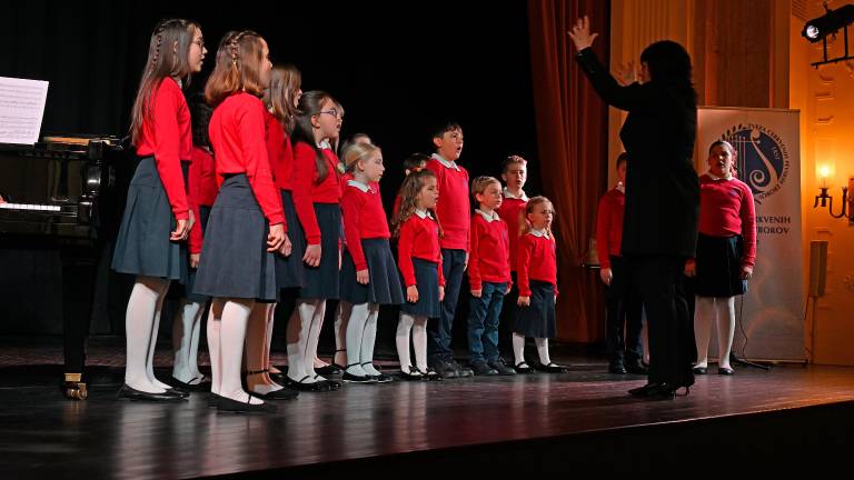 Pesem mladih donela v središču Trsta
