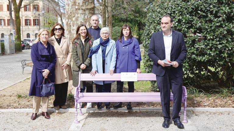 Lila barva bo zdaj vlivala pogum