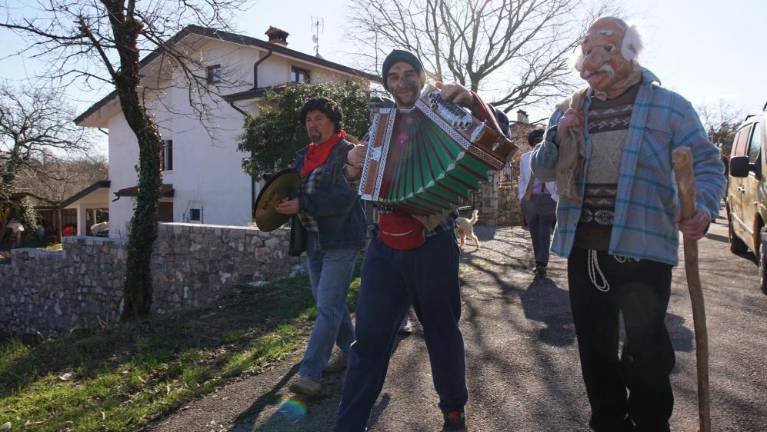 Na goriškem Krasu skrbno negujejo pustno dediščino (FOTO)