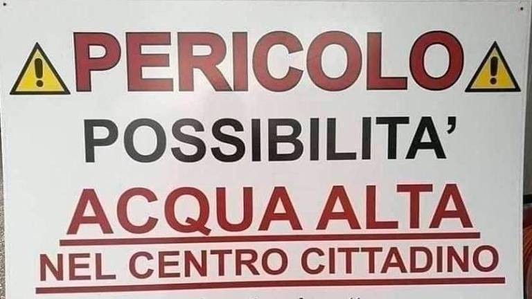 V Gradežu prebivalstvo opozarjajo pred poplavljanjem morja