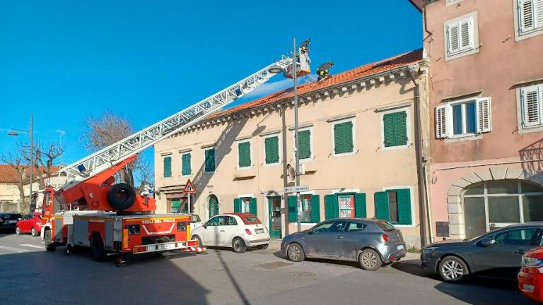 Prosek: openski gasilci odstranili nihajočo anteno