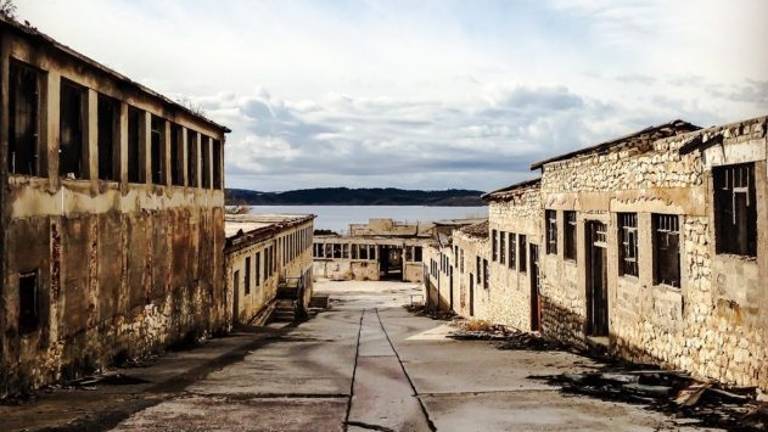 Ko se groza skriva v jeziku