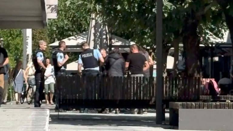 Ulično predstavo z mačetami v Novi Gorici prekinili policisti