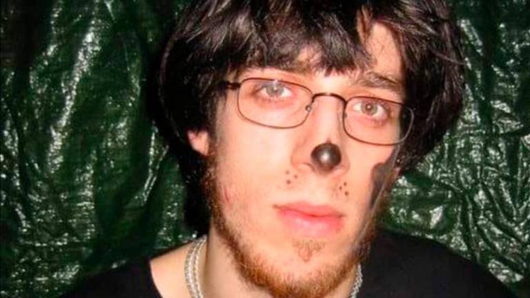 V eksploziji umrl moški, ena oseba poškodovana (video)